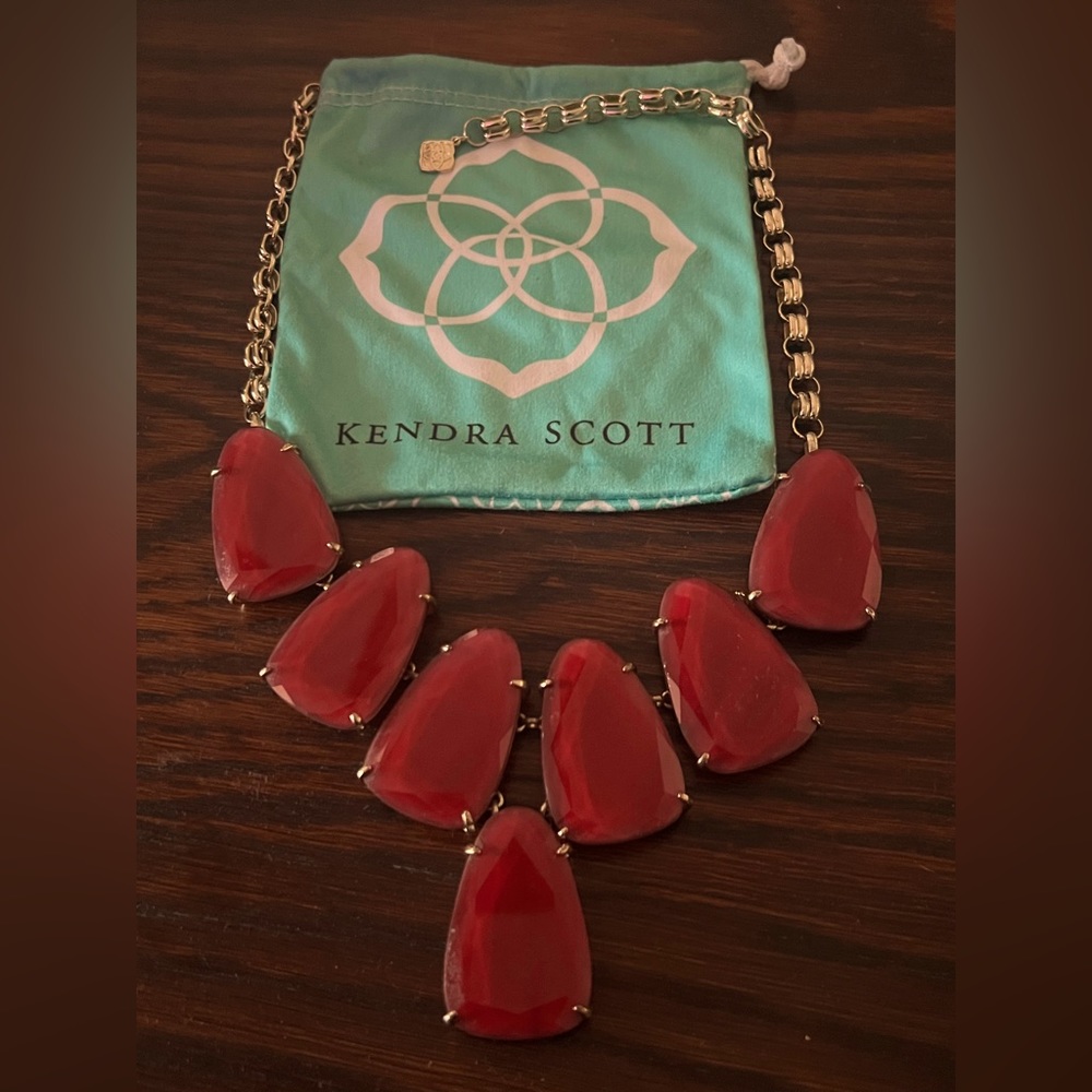 Kendra scott necklace